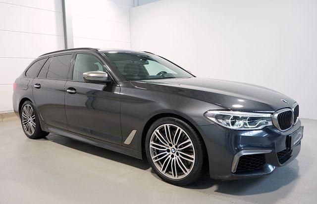 Grau Gebraucht 2018 BMW M550 Performance Limousine | 33.900 € (Guter Preis) - Bild 1/4