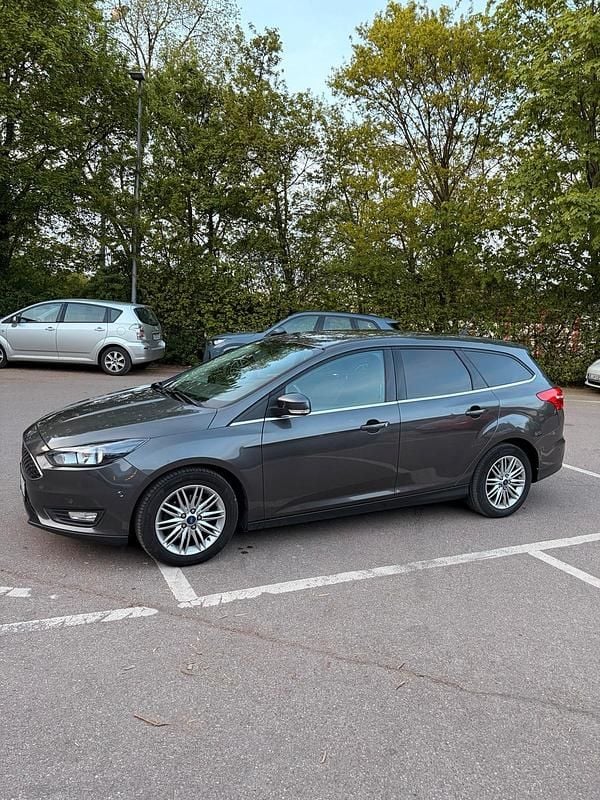 Gebraucht Ford Focus 125 PS (91 kW) 2018 Grau Kombi