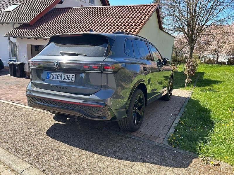 Gebraucht VW Tiguan Pro 204 PS (150 kW) 2025 Grau SUV