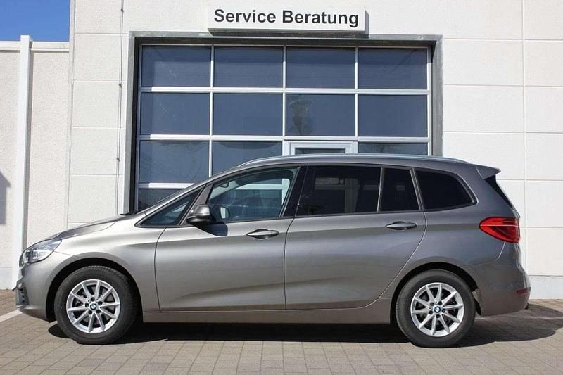 Gebraucht BMW 218 Advantage 136 PS (100 kW) 2018 Platinsilber Van / Kleinbus