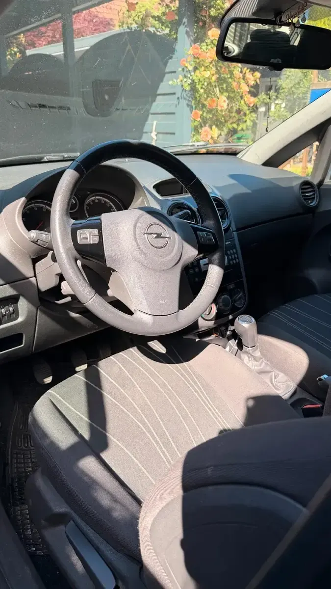 Używany Opel Corsa 80 KM (58 kW) 2010 Hatchback
