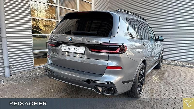 Neu BMW X7 Efficient Dynamics 340 PS (250 kW) 2025 Skyscraper grau metallic SUV
