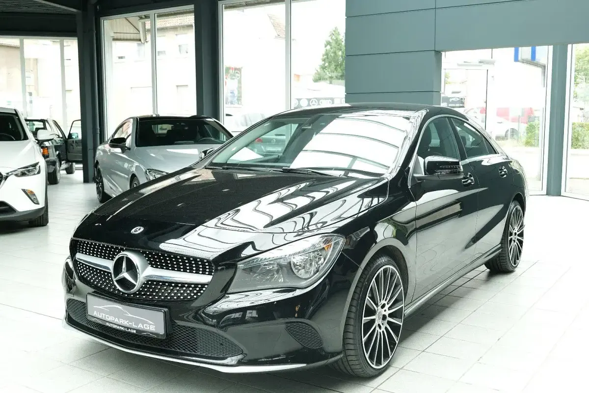 Gebraucht Mercedes CLA220 184 PS (135 kW) 2019 Schwarz Coupé
