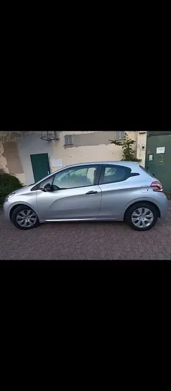 Gebraucht Peugeot 208 Access 68 PS (50 kW) 2012 Silber Kleinwagen