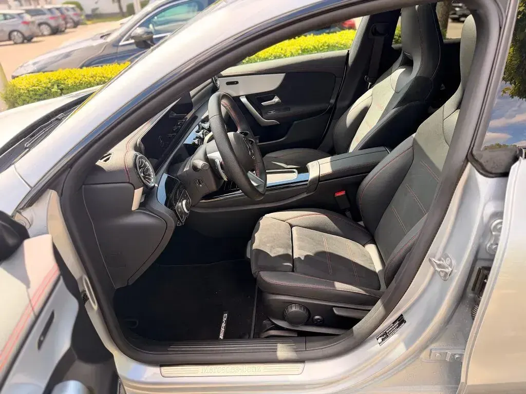 Gebraucht Mercedes CLA250 224 PS (164 kW) 2024 Silber Coupé