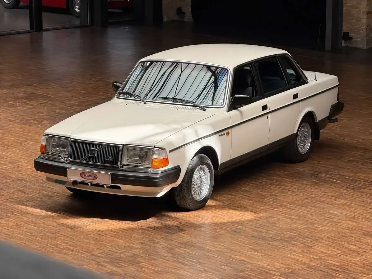 Gebraucht Volvo 240 116 PS (85 kW) 1989 Weiß Limousine
