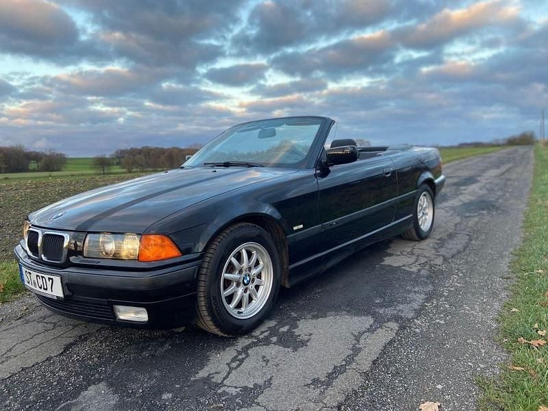 Gebraucht BMW 318 Cabriolet M Sport 116 PS (85 kW) 2000 Schwarz Cabrio