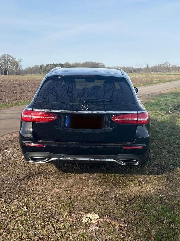 Gebraucht Mercedes E220 194 PS (142 kW) 2018 Schwarz Kombi