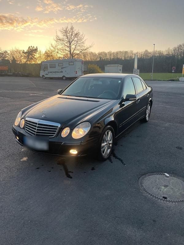 Schwarz Gebraucht 2008 Mercedes E220 Limousine | 3.750 € (Guter Preis) - Bild 1/4