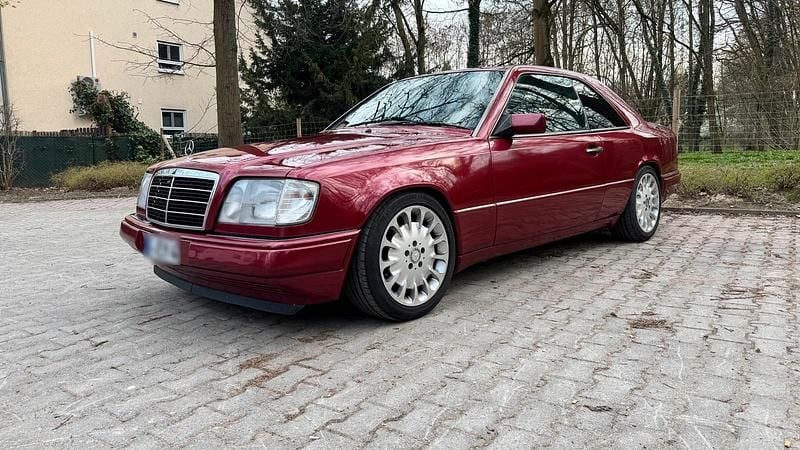 Gebraucht Mercedes E220 150 PS (110 kW) 1994 Rot Coupé