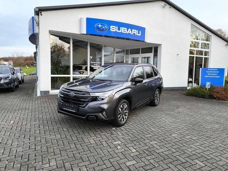 Gebraucht Subaru Forester Platinum 136 PS (100 kW) 2025 Magnetite grey metallic SUV