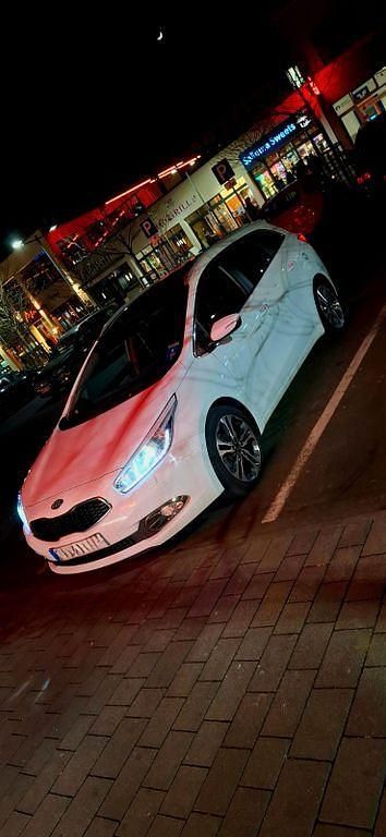 Weiß Gebraucht 2013 Kia Ceed Sportswagon Spirit Kombi | 8.499 € (Etwas zu teuer) - Bild 1/4