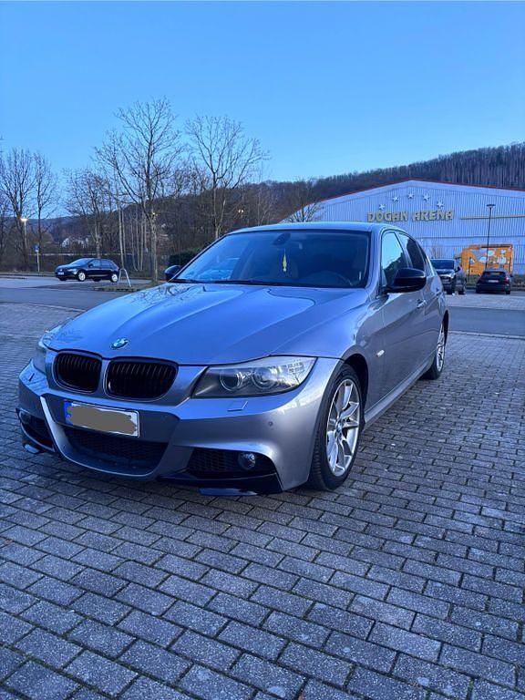 Gebraucht BMW 325 197 PS (144 kW) 2009 Grau Limousine