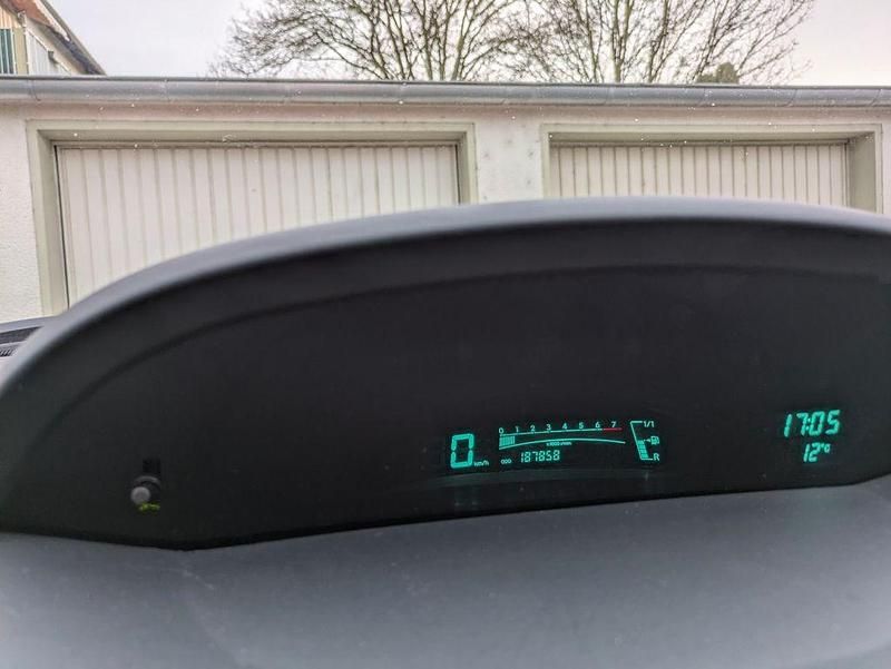 Gebraucht Toyota Yaris 69 PS (50 kW) 2007 Rot Kleinwagen