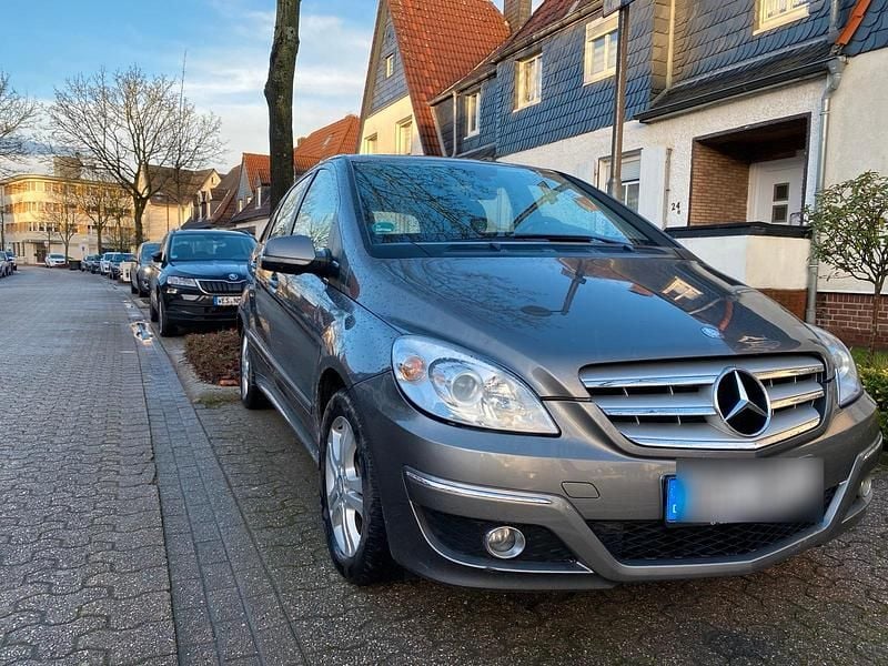 Gebraucht Mercedes B180 116 PS (85 kW) 2009 Grau Van / Kleinbus