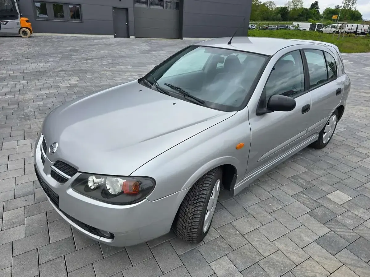 Gebraucht Nissan Almera Comfort 102 PS (75 kW) 2002 Silber Kleinwagen