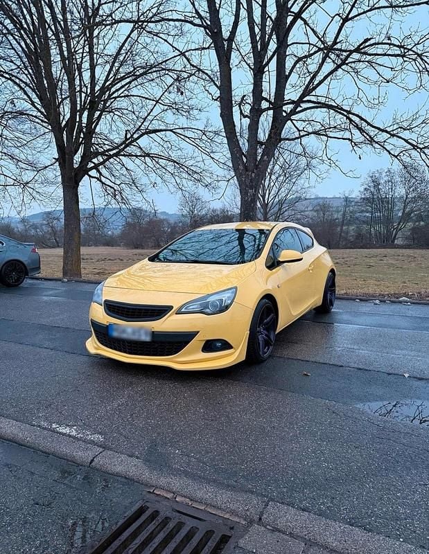 Gebraucht Opel Astra GTC 180 PS (132 kW) 2011 Gelb Limousine