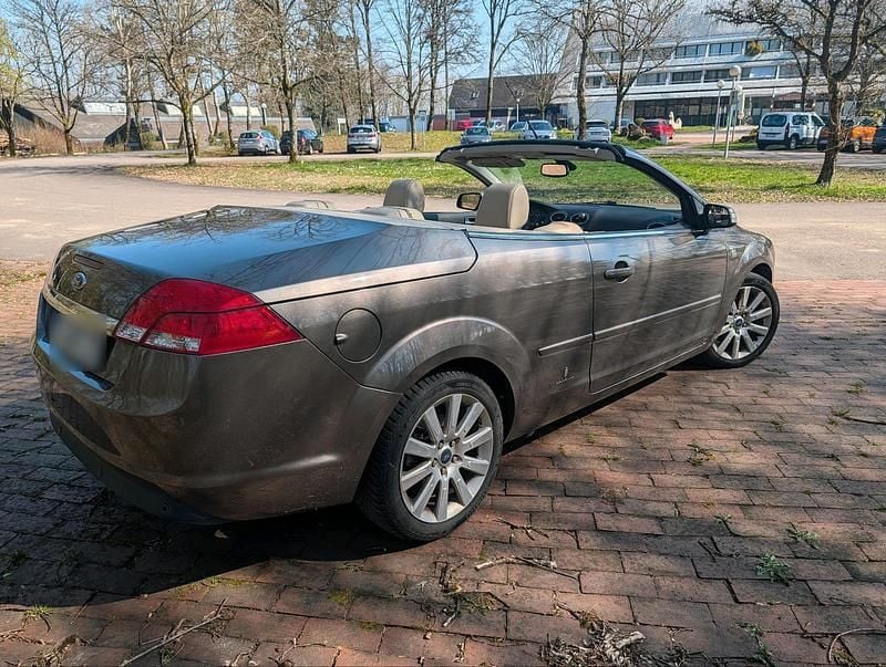 Gebraucht Ford Focus Cabriolet Titanium 136 PS (100 kW) 2008 Gold Cabrio
