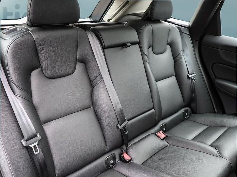 Gebraucht Volvo XC60 349 PS (256 kW) 2023 Grau SUV