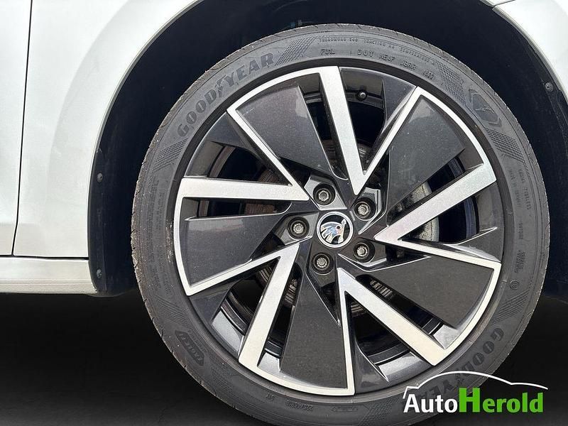 Gebraucht Skoda Octavia Clever 150 PS (110 kW) 2023 Silber Kombi