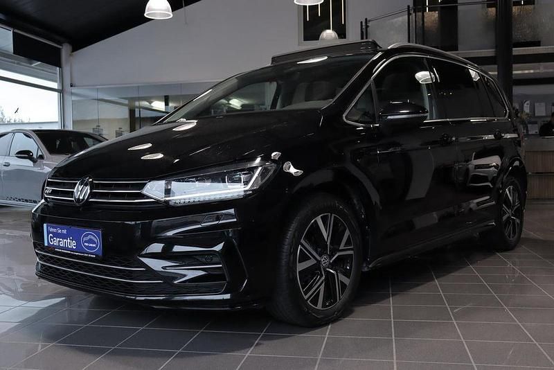 Gebraucht VW Touran Highline 150 PS (110 kW) 2022 Schwarz Van / Kleinbus