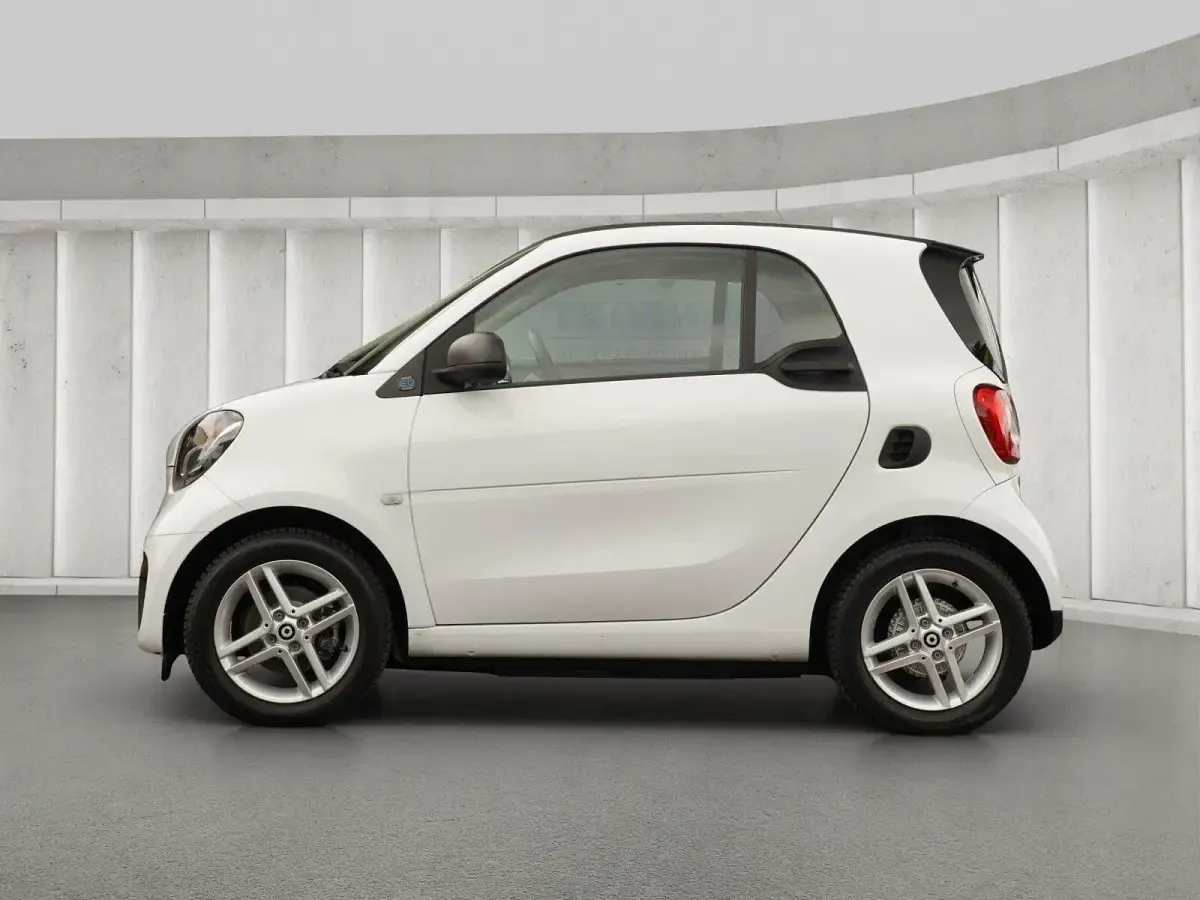 Gebraucht Smart ForTwo Coupé 60 kW (82 PS) 2024 Weiß Kleinwagen