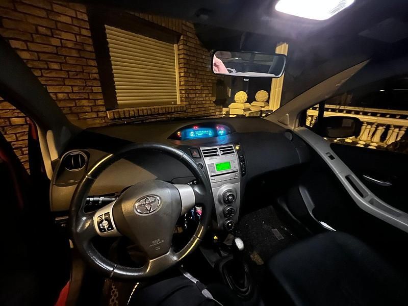 Rot Gebraucht 2008 Toyota Yaris Kleinwagen | 3.199 € (Teuer) - Bild 1/4