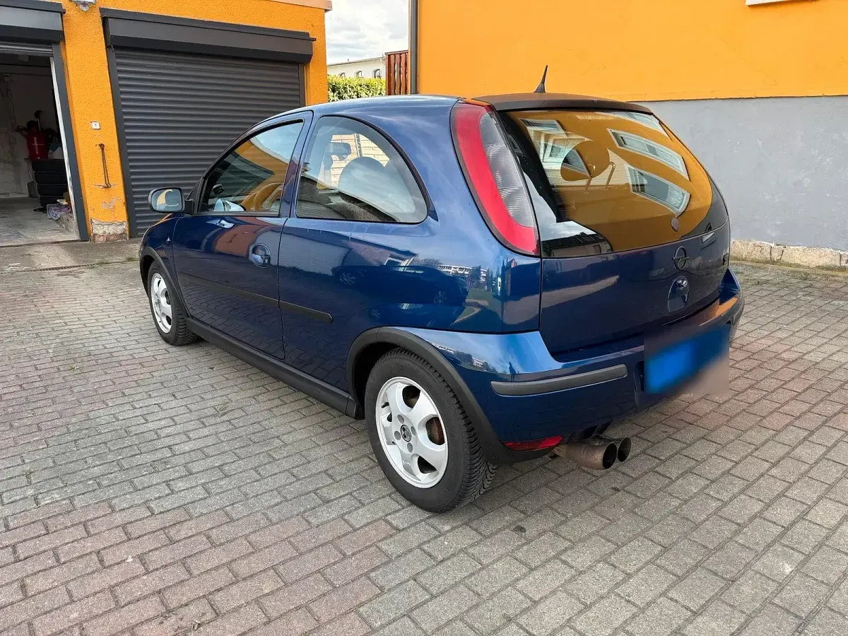 Używany Opel Corsa 80 KM (58 kW) 2004 Niebieski Hatchback