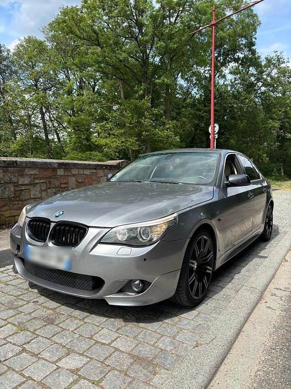 Grau Gebraucht 2009 BMW 530 Limousine | 6.500 € (Guter Preis) - Bild 1/3