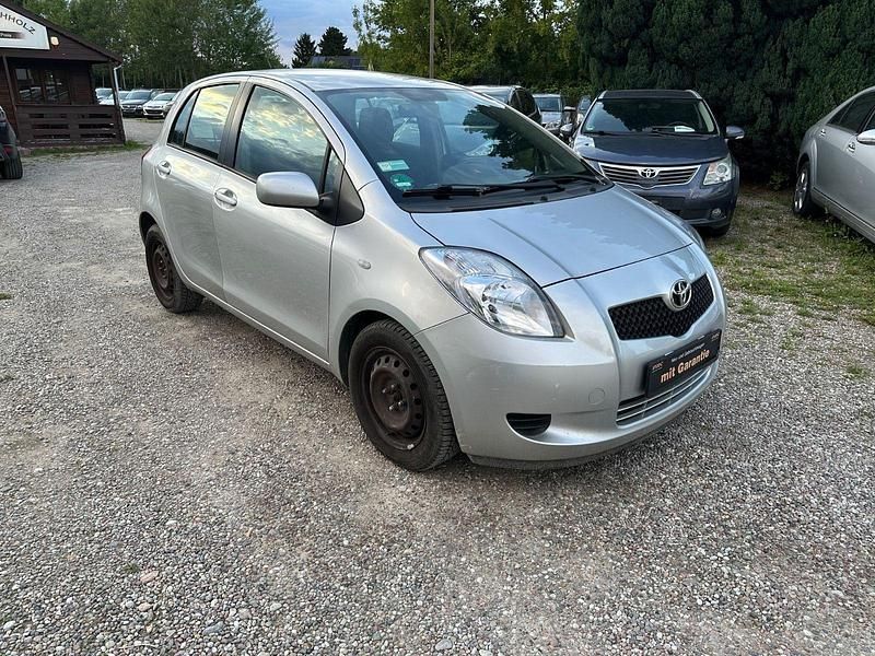 Silber Gebraucht 2006 Toyota Yaris Sol Kleinwagen | 2.290 € (Guter Preis) - Bild 1/4