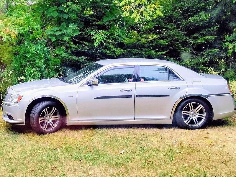 Silber Gebraucht 2013 Lancia Thema Platinum Limousine | 14.900 € (Fairer Preis) - Bild 1/4