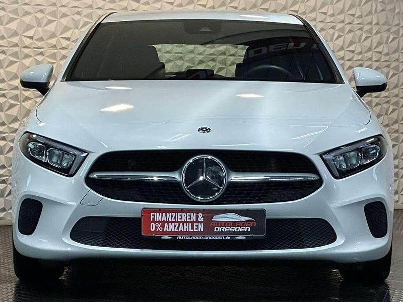 Gebraucht Mercedes A180 116 PS (85 kW) 2018 Weiß Limousine