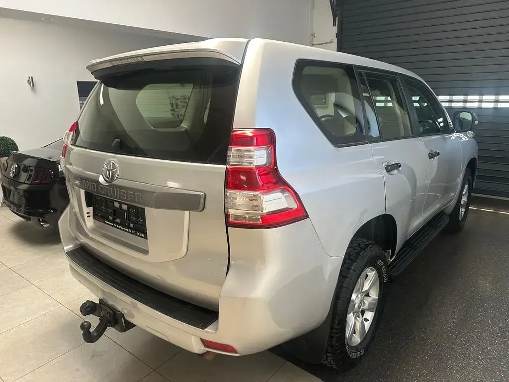 Gebraucht Toyota Land Cruiser 177 PS (130 kW) 2016 Silber SUV