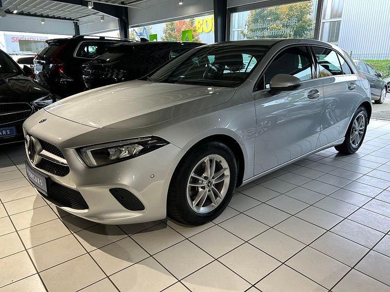 Gebraucht Mercedes A180 116 PS (85 kW) 2019 Silber Limousine