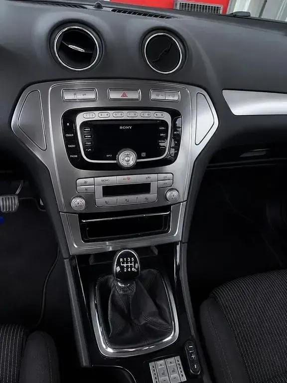Używany Ford Mondeo Titanium 140 KM (102 kW) 2010 Szary Sedan/Limuzyna