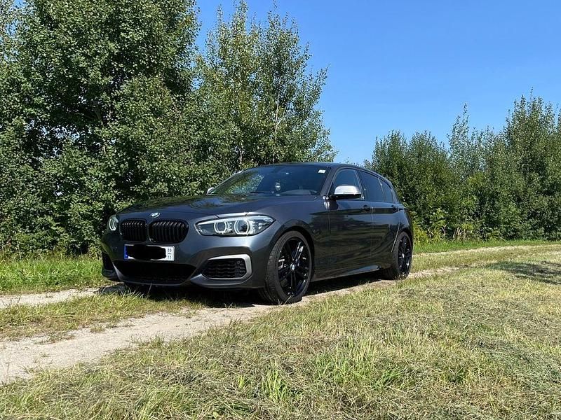 Grau Gebraucht 2019 BMW M140 M Sport Limousine | 36.900 € (Fairer Preis) - Bild 1/4