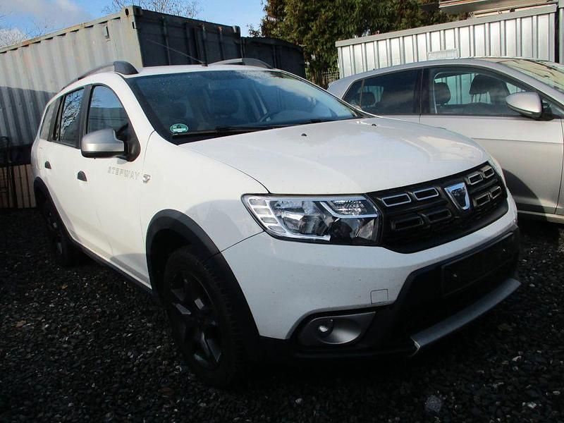 Weiß Gebraucht 2017 Dacia Logan MCV Celebration Kombi | 9.900 € (Fairer Preis) - Bild 1/4
