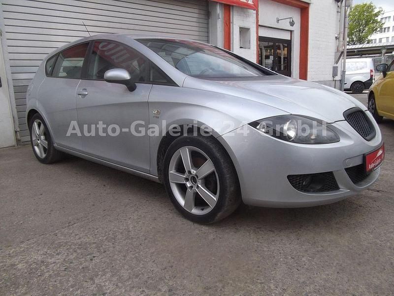 Silber Gebraucht 2005 Seat Leon Stylance Limousine | 2.990 € (Fairer Preis) - Bild 1/4