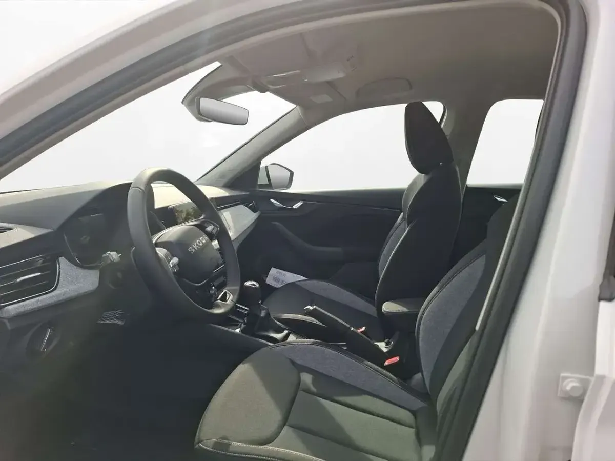 Gebraucht Skoda Kamiq Tour 95 PS (69 kW) 2025 Candyweiss SUV