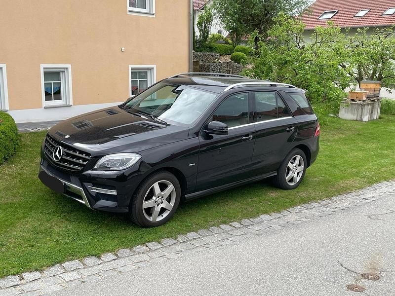 Gebraucht Mercedes ML350 258 PS (189 kW) 2012 Schwarz SUV