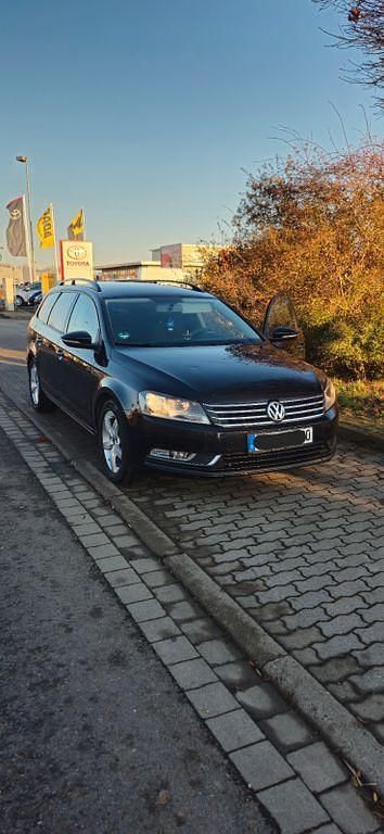 Gebraucht VW Passat Highline 140 PS (102 kW) 2011 Schwarz Kombi