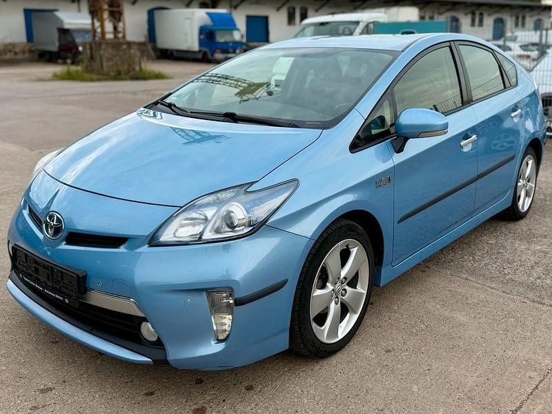 Blau Gebraucht 2013 Toyota Prius Plug-in Hybrid Life Kleinwagen | 7.790 € - Bild 1/4