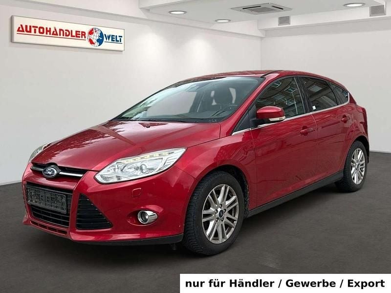 Rot Gebraucht 2014 Ford Focus Titanium Limousine | 3.999 € (Superpreis) - Bild 1/3