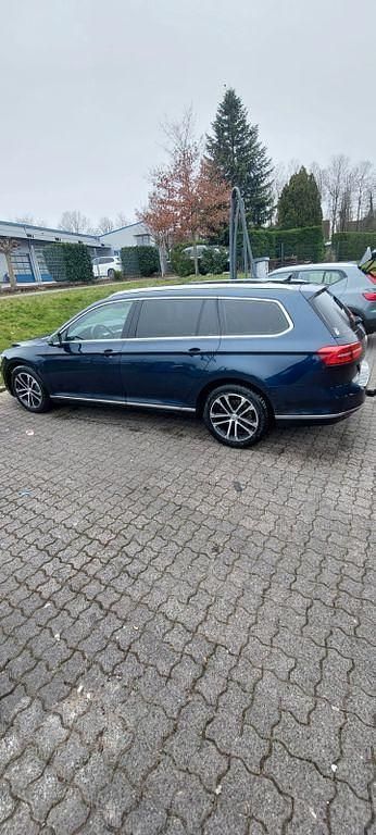 Gebraucht VW Passat Highline 150 PS (110 kW) 2016 Blau Kombi