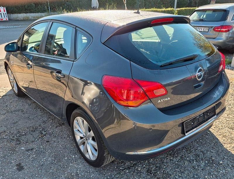 Gebraucht Opel Astra Active 120 PS (88 kW) 2013 Grau Limousine