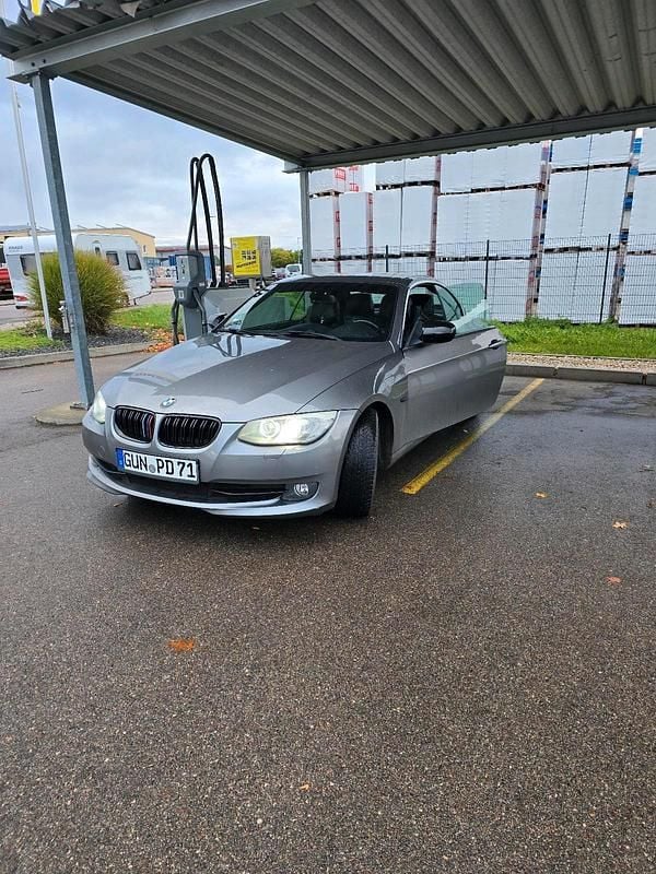 Grau Gebraucht 2011 BMW 320 Cabriolet Cabrio | 7.350 € (Fairer Preis) - Bild 1/4