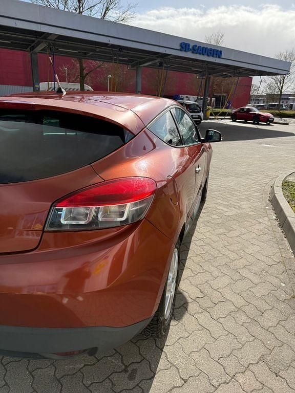 Gebraucht Renault Mégane III Dynamique 110 PS (80 kW) 2009 Orange Coupé