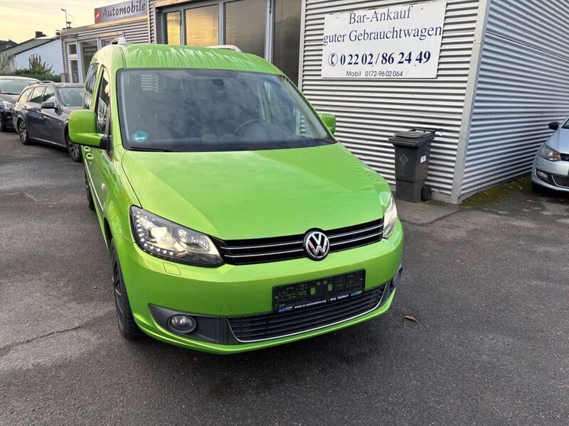 Grün Gebraucht 2014 VW Caddy Maxi Highline Van / Kleinbus | 20.999 € - Bild 1/4