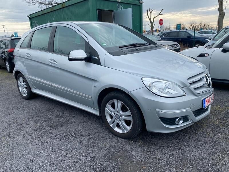 Silber Gebraucht 2011 Mercedes B180 Van / Kleinbus | 8.600 € (Etwas zu teuer) - Bild 1/4