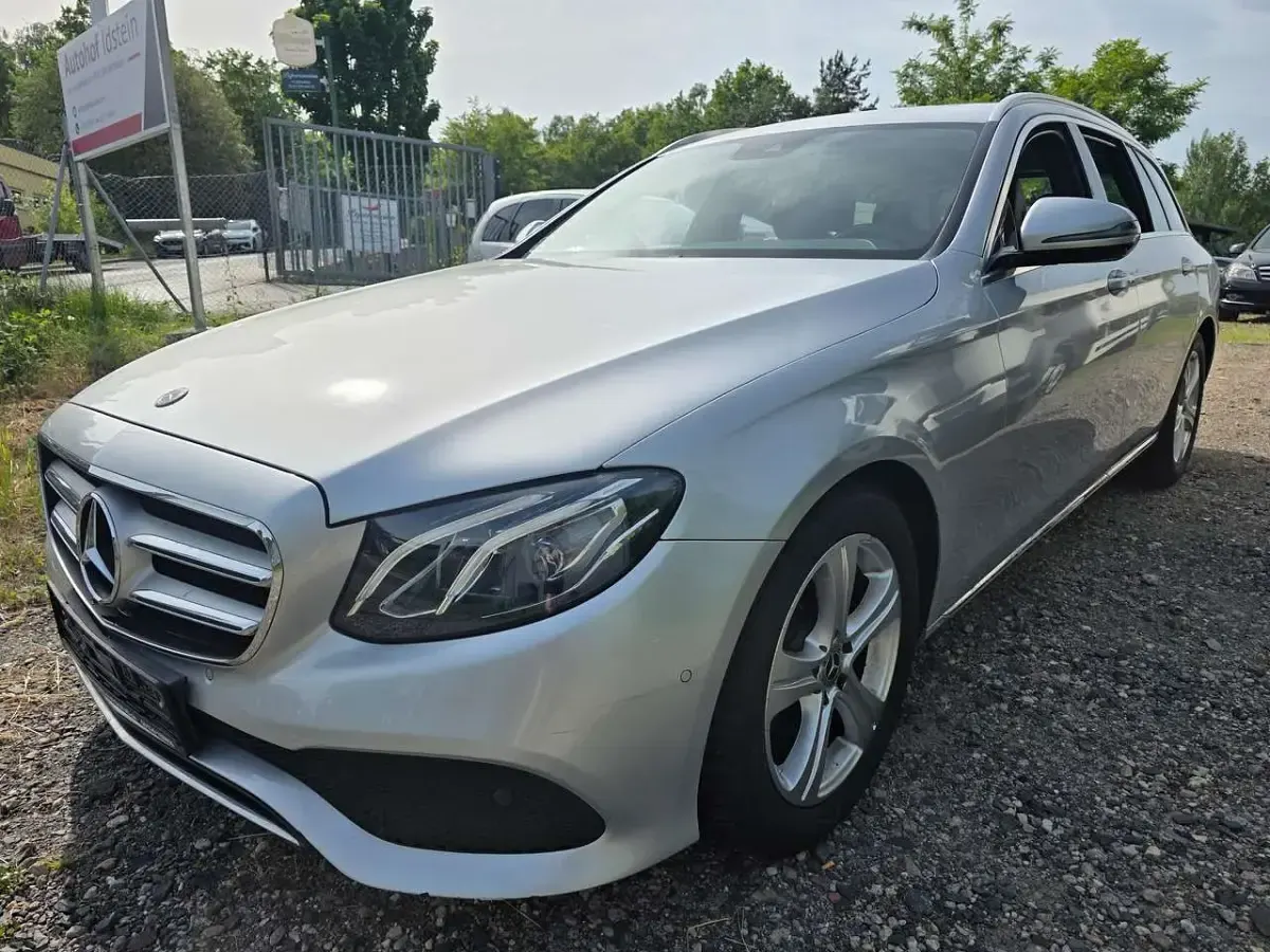 Gebraucht Mercedes E220 194 PS (142 kW) 2017 Iridiumsilber Kombi